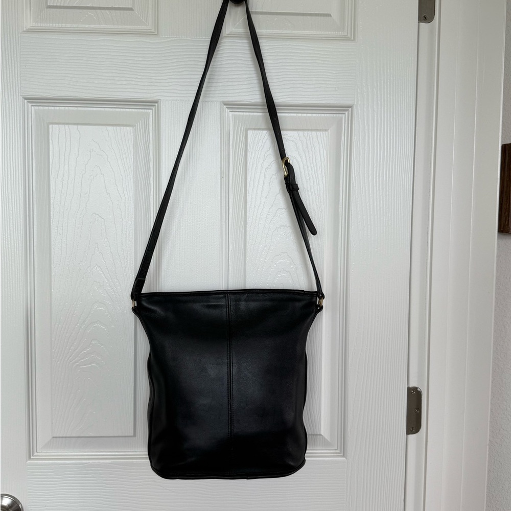 Vintage Coach Navy Leather Shoulder Bag - Picture 6 of 13